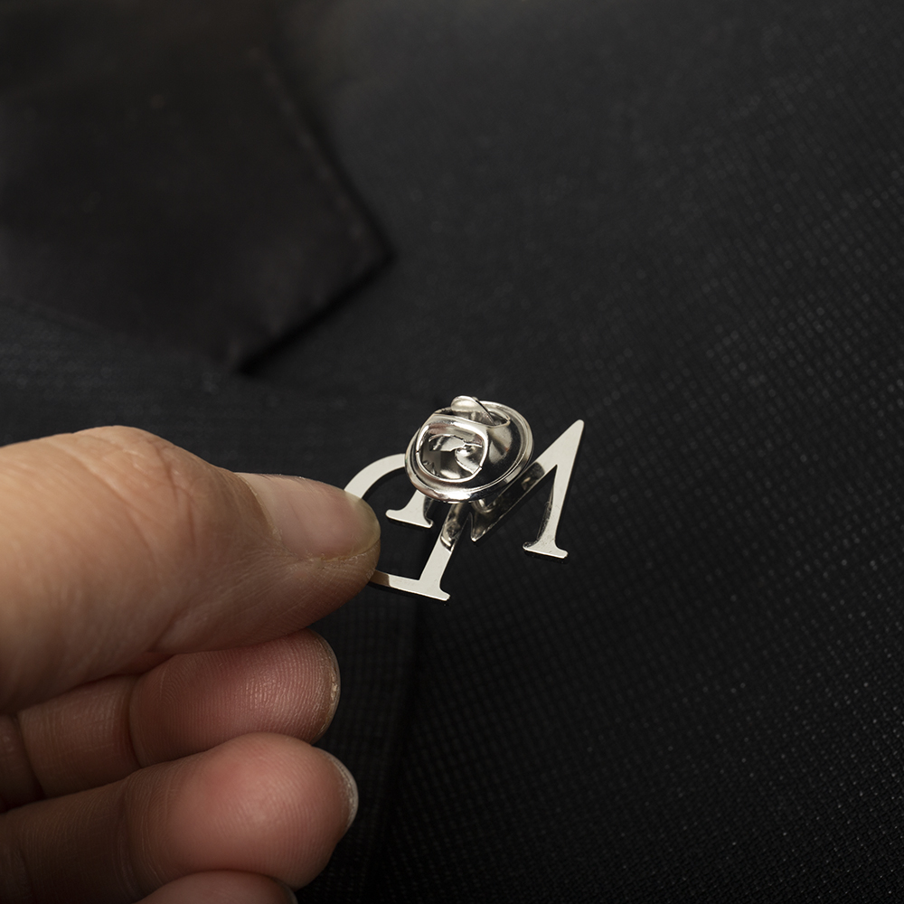 Tangula Custom Initials Brooch - đánh giá và giá Men'S Grooming For Wedding